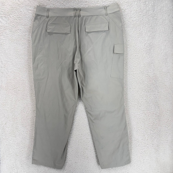 Athleta Trekkie Utility Cargo Pants Womens Size 22 Khaki Hiking Outdoors Travel - Picture 2 of 8